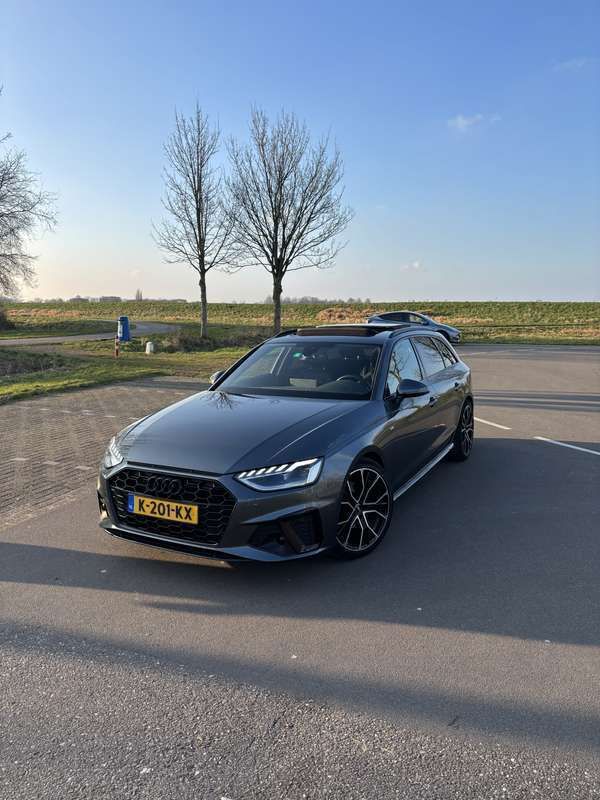 Grijs Gebruikt 2021 Audi A4 Black Edition Stationwagen | € 28.000 (Super prijs) - Afbeelding 1/4