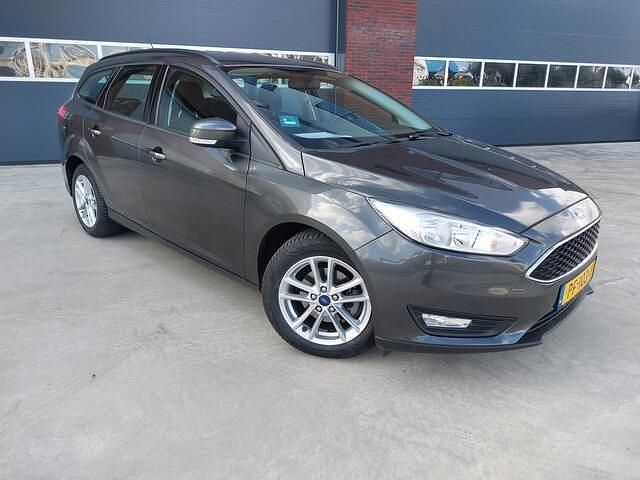 Grijs Gebruikt 2017 Ford Focus Stationwagen | € 5.950 (Eerlijke prijs) - Afbeelding 1/4