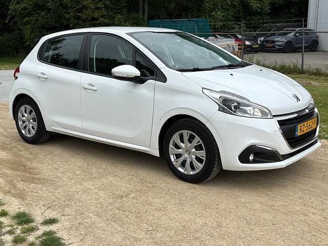 Wit Gebruikt 2018 Peugeot 208 Premium Hatchback | € 7.344 (Goede deal) - Afbeelding 1/4