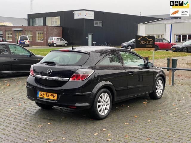 Zwart Gebruikt 2006 Opel Astra GTC Executive Hatchback | € 2.199 (Iets duurder) - Afbeelding 1/4