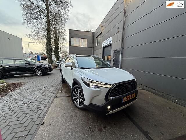 Wit (metallic) Nieuw 2025 Toyota Corolla Cross SUV | € 37.950 (Goede deal) - Afbeelding 1/4