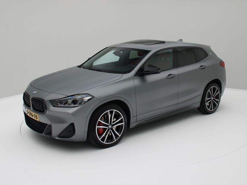 Grijs Gebruikt 2023 BMW X2 Comfort Edition SUV | € 51.950 - Afbeelding 1/3