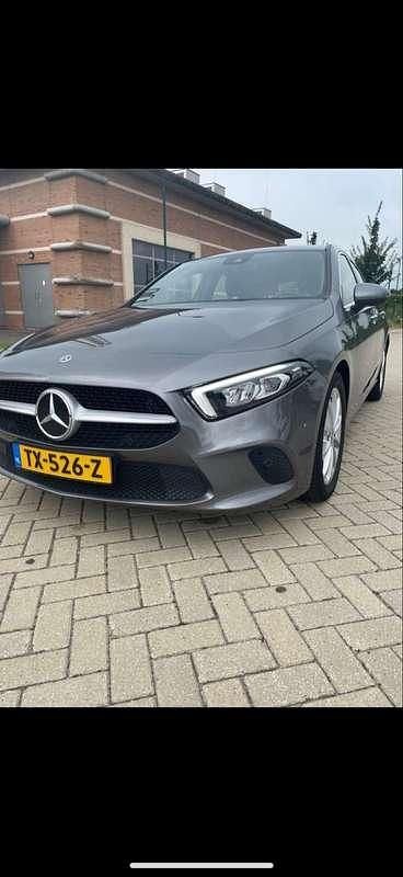 Grijs Gebruikt 2018 Mercedes A160 Stationwagen | € 19.000 (Eerlijke prijs) - Afbeelding 1/4