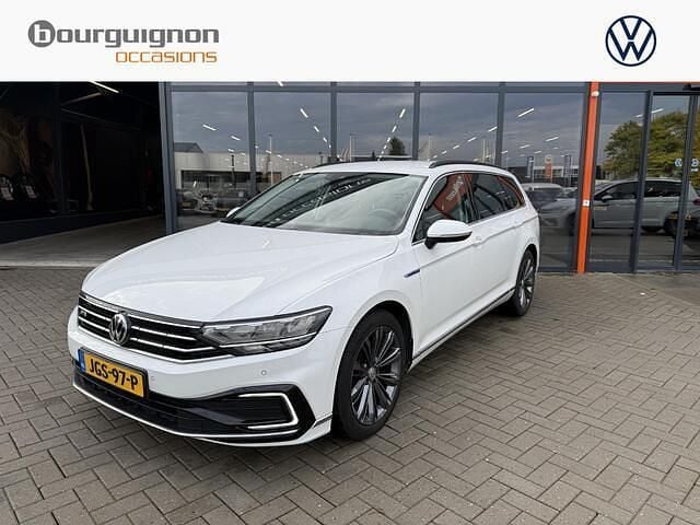 Wit Gebruikt 2020 VW Passat Business Stationwagen | € 23.350 (Goede deal) - Afbeelding 1/4