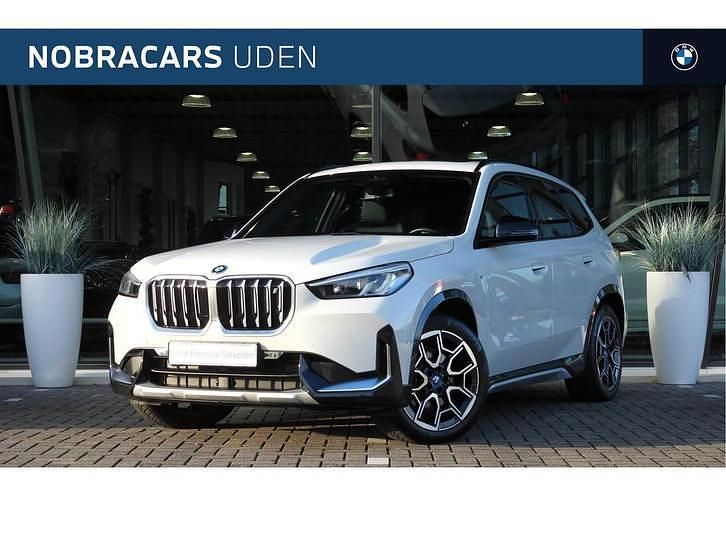Wit Occasion 2023 BMW iX1 xLine SUV | € 39.850 (Eerlijke prijs) - Afbeelding 1/4
