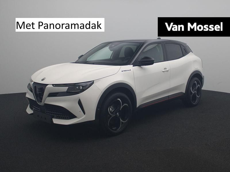 Wit Nieuw 2025 Alfa Romeo Junior Edizione Speciale SUV | € 38.250 - Afbeelding 1/4