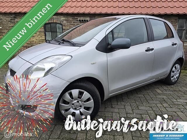 Grijs Occasion 2011 Toyota Yaris Hatchback | € 4.450 (Super prijs) - Afbeelding 1/4