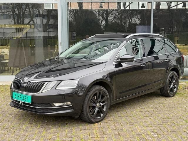Zwart Gebruikt 2018 Skoda Octavia Sport Stationwagen | € 11.499 (Eerlijke prijs) - Afbeelding 1/4