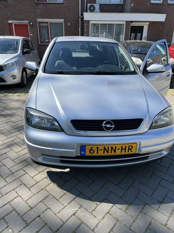 Grijs Gebruikt 2003 Opel Astra Njoy Hatchback | € 2.200 (Iets duurder) - Afbeelding 1/4