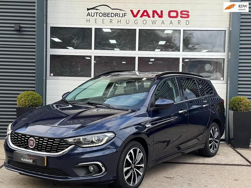 Blauw Occasion 2017 Fiat Tipo MPV | € 7.450 (Eerlijke prijs) - Afbeelding 1/4