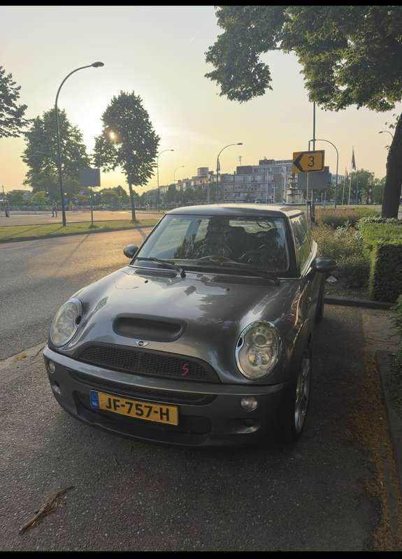 Grijs Gebruikt 2005 Mini Cooper S Hatchback | € 2.499 (Eerlijke prijs) - Afbeelding 1/2