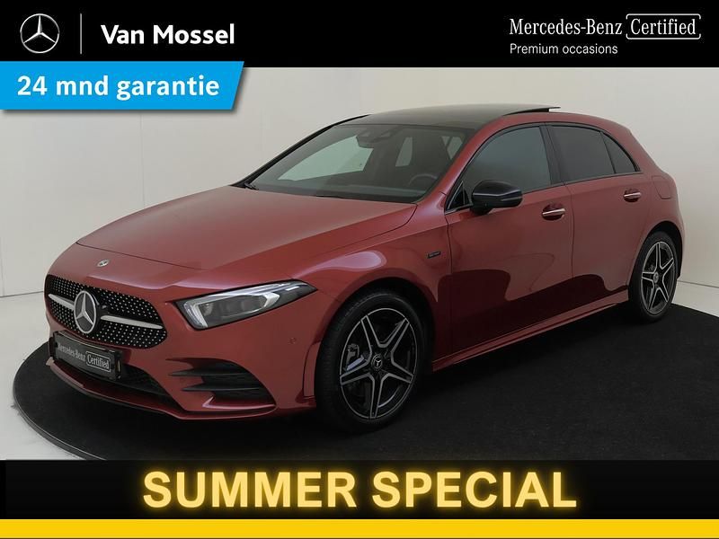 Rood, metallic lak Gebruikt 2020 Mercedes A250 Business Hatchback | € 30.945 (Duur) - Afbeelding 1/4