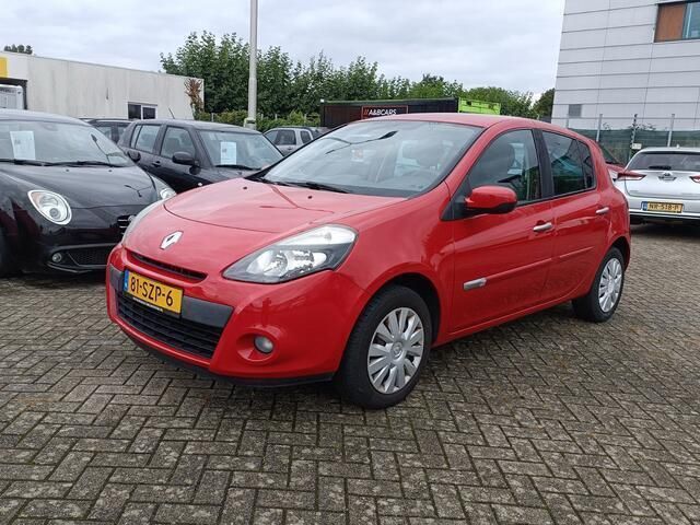 Rood Gebruikt 2012 Renault Clio R.S. Hatchback | € 4.950 (Eerlijke prijs) - Afbeelding 1/4