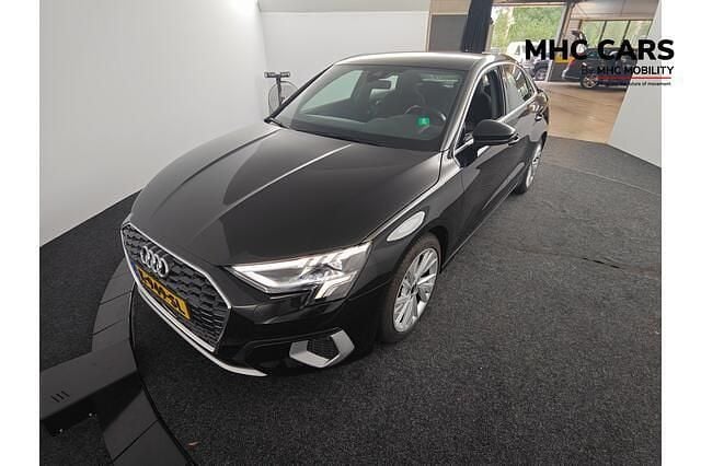 Zwart Gebruikt 2021 Audi A3 Business Sedan | € 24.900 (Goede deal) - Afbeelding 1/4