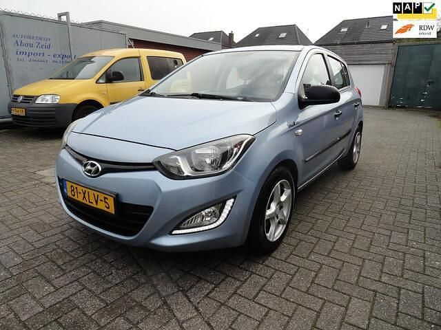 Blauw (metallic) Occasion 2012 Hyundai i20 Edition Hatchback | € 3.750 (Eerlijke prijs) - Afbeelding 1/4