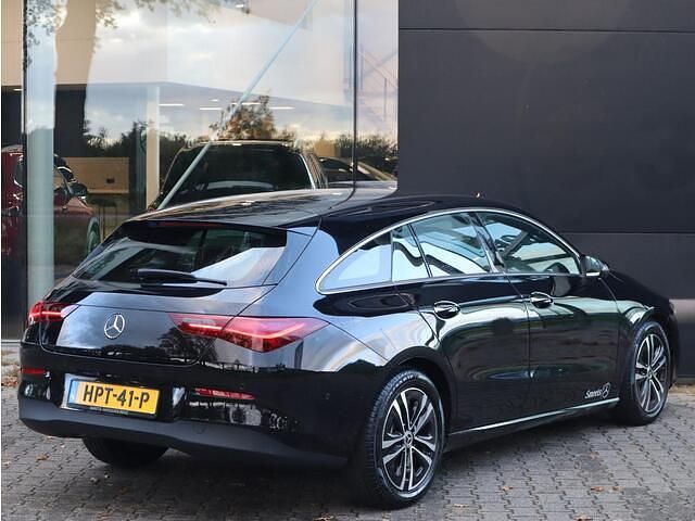 Zwart Occasion 2025 Mercedes CLA180 Shooting Brake Business Stationwagen | € 40.888 (Eerlijke prijs) - Afbeelding 1/4