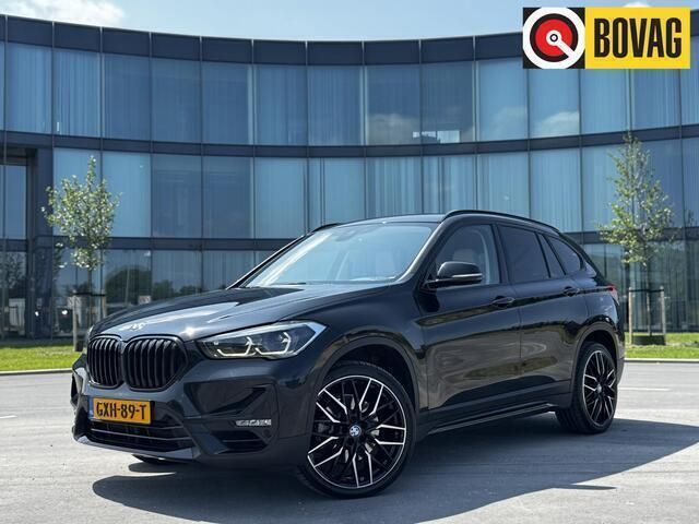 Zwart Gebruikt 2021 BMW X1 Executive SUV | € 35.880 (Iets duurder) - Afbeelding 1/4