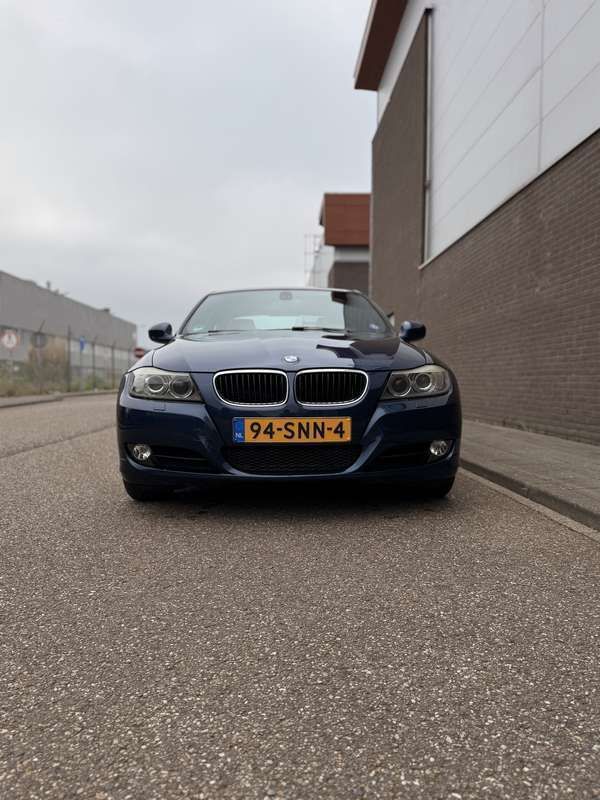 Blauw Gebruikt 2011 BMW 318 Sedan | € 5.500 (Goede deal) - Afbeelding 1/4