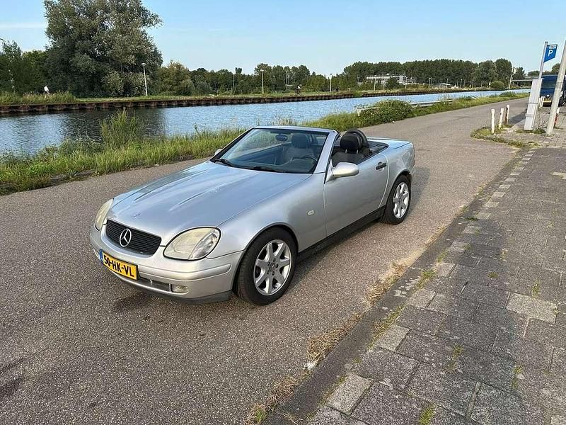 Zilver Gebruikt 1997 Mercedes SLK230 Cabriolet | € 2.750 (Eerlijke prijs) - Afbeelding 1/4