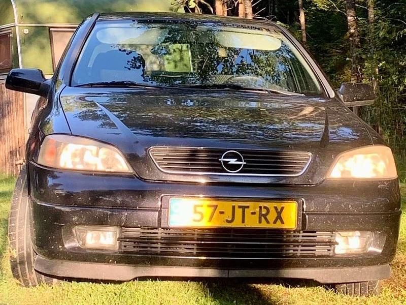 Zwart Gebruikt 2002 Opel Astra Edition Hatchback | € 1.000 (Eerlijke prijs) - Afbeelding 1/4