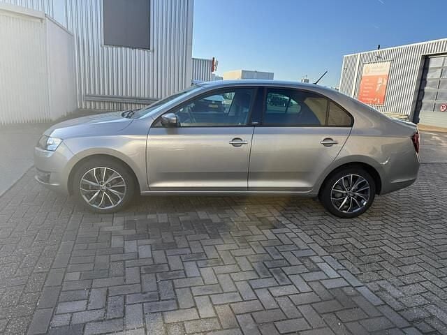Occasion Skoda Rapid 90 PK (66 kW) 2015 Geel Hatchback