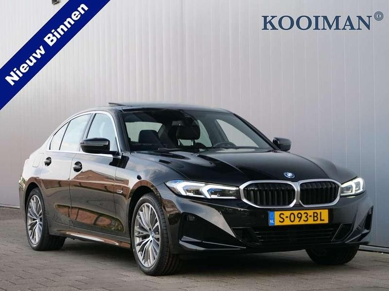 Zwart Gebruikt 2023 BMW 320 Sedan | € 36.450 (Goede deal) - Afbeelding 1/4