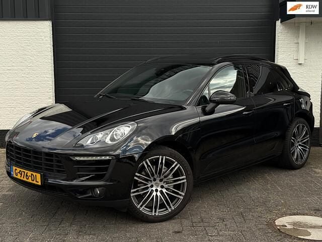 Zwart Gebruikt 2015 Porsche Macan Turbo Chrono SUV | € 37.995 - Afbeelding 1/4