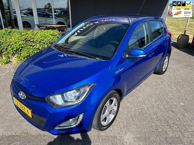 Blauw Occasion 2012 Hyundai i20 Hatchback | € 2.250 (Eerlijke prijs) - Afbeelding 1/4