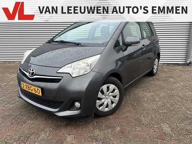 Grijs Gebruikt 2014 Toyota Verso-S MPV | € 6.448 (Goede deal) - Afbeelding 1/4