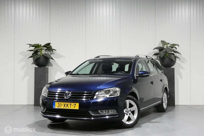 Blauw Gebruikt 2012 VW Passat Highline Stationwagen | € 6.999 (Eerlijke prijs) - Afbeelding 1/4