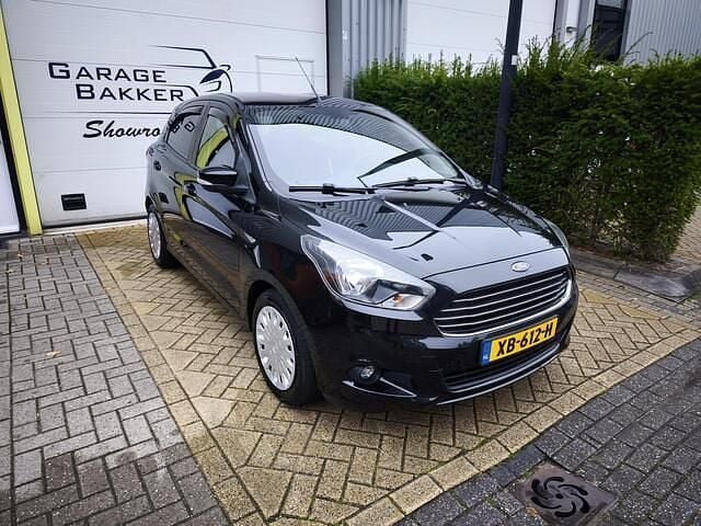 Zwart Gebruikt 2017 Ford Ka Plus Trend Hatchback | € 5.950 (Goede deal) - Afbeelding 1/4