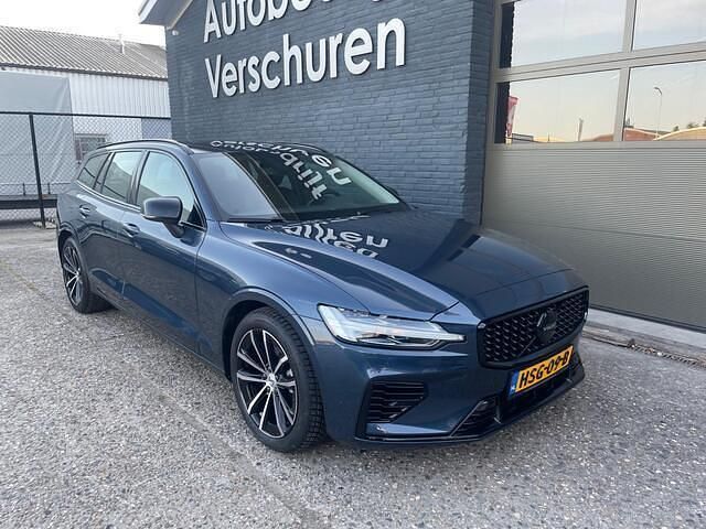 Blauw Gebruikt 2024 Volvo V60 Plus Stationwagen | € 45.950 (Eerlijke prijs) - Afbeelding 1/4