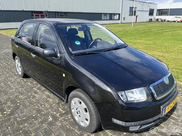 Zwart Gebruikt 2003 Skoda Fabia Ambiente Hatchback | € 2.749 (Duur) - Afbeelding 1/4