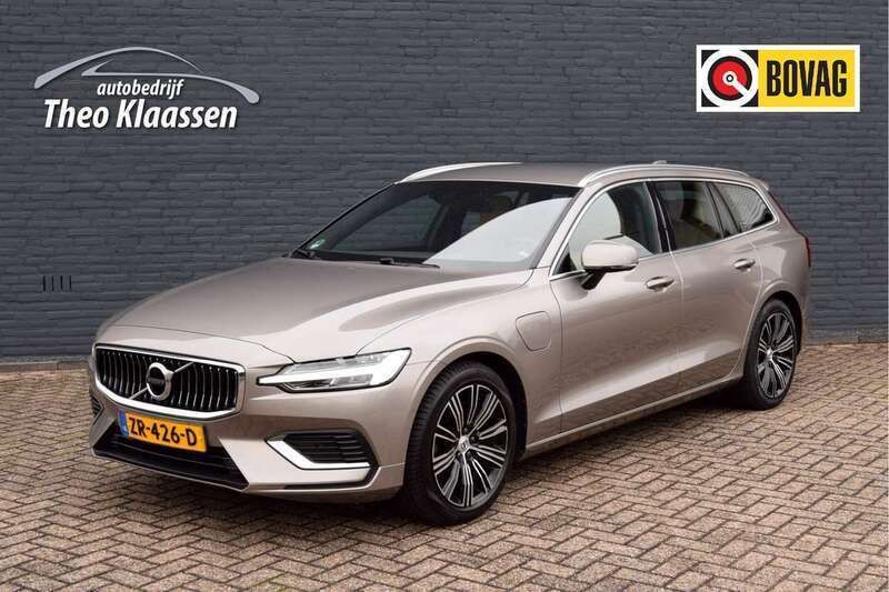 Grijs, metallic lak Gebruikt 2019 Volvo V60 Inscription Stationwagen | € 31.950 (Iets duurder) - Afbeelding 1/4