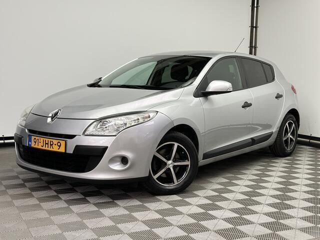 Grijs Gebruikt 2009 Renault Mégane III Authentique Hatchback | € 5.275 - Afbeelding 1/4