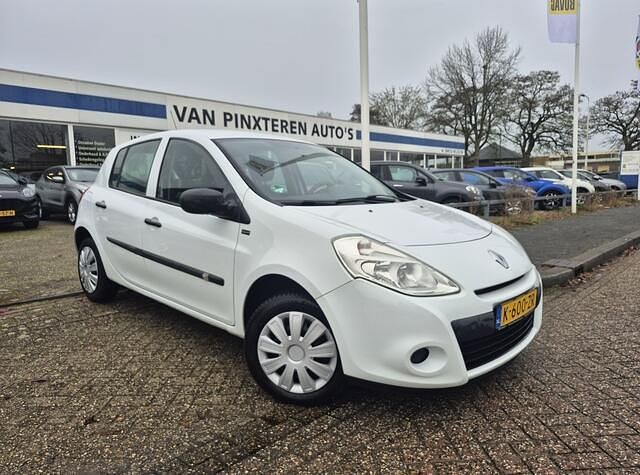 Wit Gebruikt 2012 Renault Clio IV Authentique Hatchback | € 3.500 (Eerlijke prijs) - Afbeelding 1/4