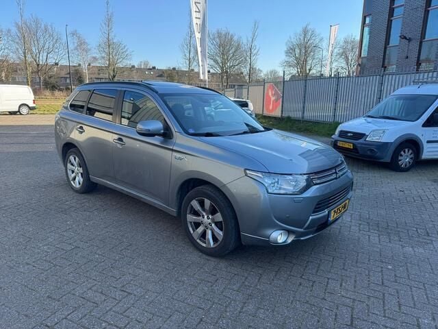 Grijs Gebruikt 2014 Mitsubishi Outlander Instyle SUV | € 8.950 (Goede deal) - Afbeelding 1/4