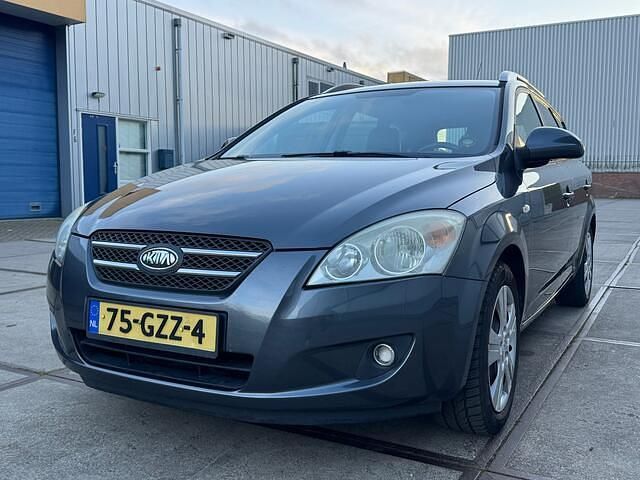 Grijs Gebruikt 2008 Kia Ceed Hatchback | € 1.750 (Iets duurder) - Afbeelding 1/4
