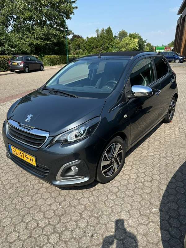 Grijs, metallic lak Gebruikt 2016 Peugeot 108 Allure Hatchback | € 7.350 (Eerlijke prijs) - Afbeelding 1/4