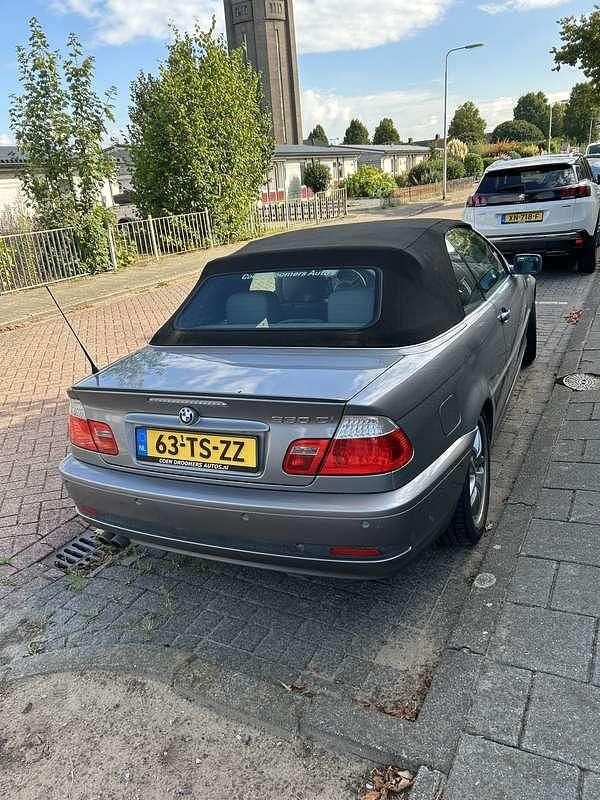 Grijs Gebruikt 2003 BMW 330 Executive Cabriolet | € 7.500 (Super prijs) - Afbeelding 1/3