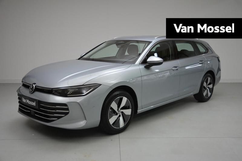 Grijs Occasion 2024 VW Passat Comfortline Stationwagen | € 36.900 (Eerlijke prijs) - Afbeelding 1/4