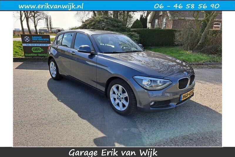 Grijs Gebruikt 2025 BMW 118 Comfort Edition Hatchback | € 11.940 - Afbeelding 1/4