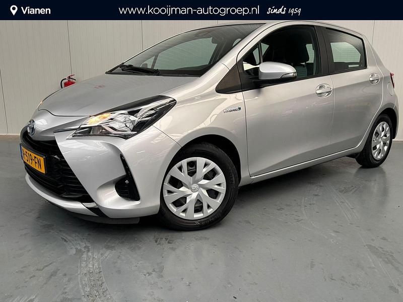 Grijs Gebruikt 2018 Toyota Yaris Hybrid Hatchback | € 14.950 (Goede deal) - Afbeelding 1/4