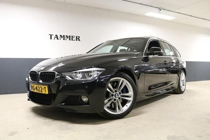 Zwart, metallic lak Occasion 2017 BMW 340 Executive Stationwagen | € 28.950 (Duur) - Afbeelding 1/4