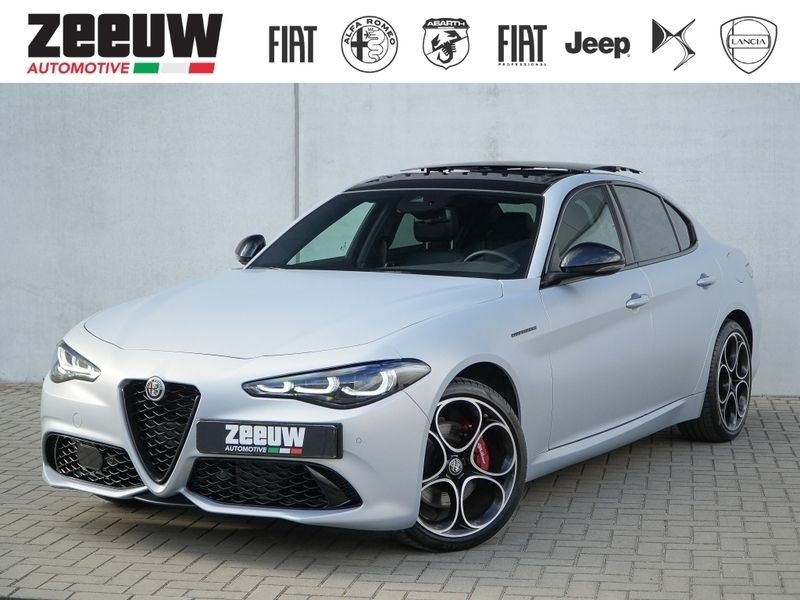 Grijs Gebruikt 2023 Alfa Romeo Giulia Competizione Sedan | € 62.450 (Eerlijke prijs) - Afbeelding 1/4