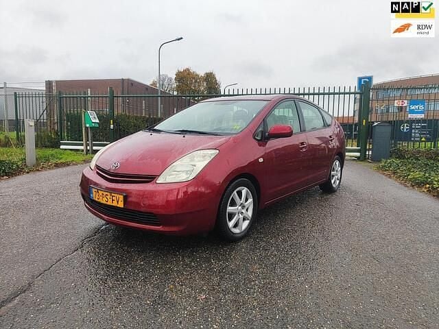 Rood Gebruikt 2004 Toyota Prius Hatchback | € 2.099 (Eerlijke prijs) - Afbeelding 1/4