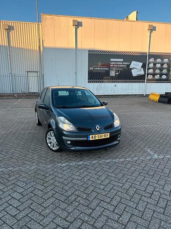 Gebruikt 2006 Renault Clio R.S. Hatchback | € 1.800 (Eerlijke prijs) - Afbeelding 1/4