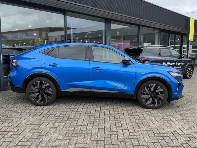 Occasion Renault Rafale Esprit Alpine 200 PK (147 kW) 2024 Bergblauw met dak in sterzwart SUV
