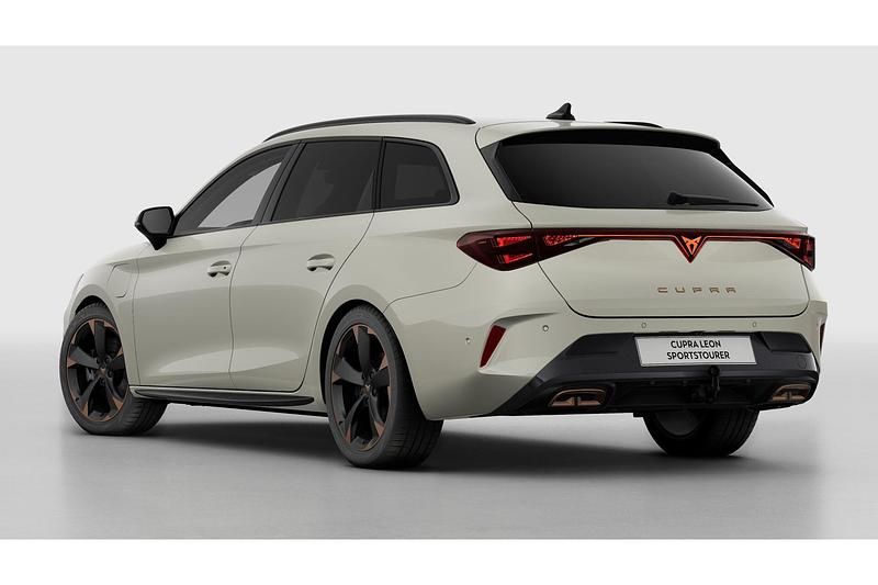 Nieuw Cupra Leon 2025 Taiga grey Stationwagen