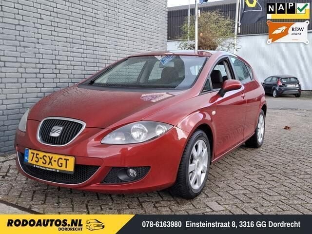 Rood Gebruikt 2006 Seat Leon Reference Hatchback | € 1.499 (Super prijs) - Afbeelding 1/4